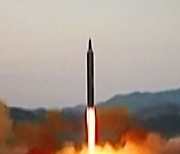 북한, ICBM 추정 장거리 탄도미사일 1발 · 단거리 2발 발사