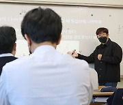 수능 대비 자율방역 점검…"수험생 가족은 행사참석 줄여야"