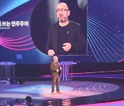 적대적 정치에서 공론 정치로…민주주의 위기 해법 모색