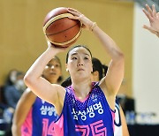 [ST포토] 배혜윤 '수비 제치고'