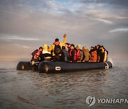 영국 불법 이주민 문제에 알바니아 총리가 정색…"우리 탓 말라"