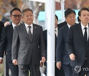 서울광장 합동분향소 찾은 윤석열 대통령