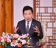 김의장 "개헌하기 좋은기회…국민 동의할 내용 골라 내년 추진"