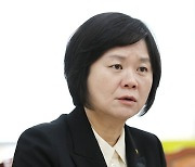 연합뉴스와 인터뷰 하는 정의당 이정미 대표