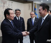 尹대통령, 일한의원연맹 접견..."양국 인적 교류 확대"