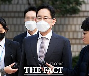 '오늘도 공판' 이재용, 이틀째 법원 출석 [TF사진관]