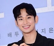 김수현, 박지은 작가와 만날까…소속사 “‘눈물의 여왕’ 검토중”(공식)