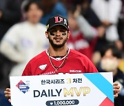 라가레스 ‘KS 3차전 데일리 MVP’ [MK포토]