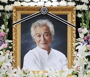 '원조 꽃미남' 신성일, 오늘(4일) 4주기…사진으로 추억하는 ★배우[종합]