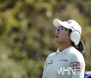 [Ms포토]김민주 '하늘 바람은 어떨까'