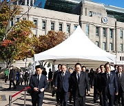 윤 대통령, 계속 되는 조문 행보