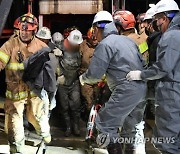 걸어나온 봉화 광산 구조자들 "커피믹스, 밥처럼 먹으며 버텼다"