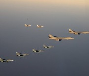 美전략폭격기 B-1B, 日 전투기와도 규슈 인근서 공동 훈련