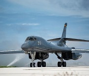 미 전략폭격기 B-1B 한반도 전개…북 도발에 '강력 경고'