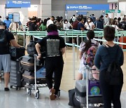 캐리어로 붐비는 공항·호텔…관광시장, '보릿고개' 탈출 보인다