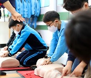 CPR 교육 관심 급증에…교육 확대하는 지자체