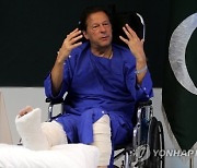 epaselect PAKISTAN IMRAN KHAN SHOOTING AFTERMATH