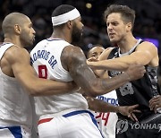 APTOPIX Clippers Spurs Basketball