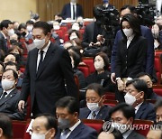 이태원 참사 위로예배 참석하는 윤석열 대통령 내외