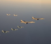 美 전략폭격기 B-1B, 日 전투기와도 동중국해서 공동 훈련