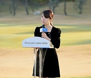 [포토] 시상식 사회보는 김미영 아나운서 '가을 여신처럼'