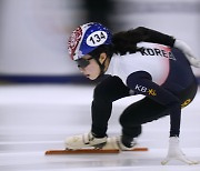 18세 김길리 떴다...최민정 제치고 女1500m 金 [쇼트트랙 월드컵 2차]