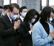 `사과·조문행보` 민심 달래는 尹… 이상민 경질론엔 신중