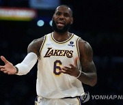 '킹' 제임스가 이상하다...3점슛 성공률 NBA 꼴찌 '굴욕' 20.7%