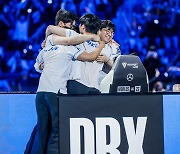 2022 LOL 세계 챔피언 타이틀 획득한 한국의 DRX