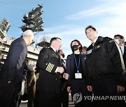 미 항공모함 로널드 레이건호 탑승한 기시다 일본 총리