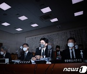 의원 질의에 답변하는 한동훈 장관