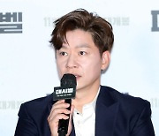 인사말 하는 '데시벨' 정상훈