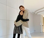 '벌써 11살' 추사랑, '173cm' 母 곧 따라잡겠네...강렬한 '모델 포스'