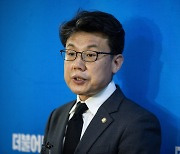 경찰, 진성준 의원 ‘당원 매수’ 의혹 스폰서 지목된 건설업자 구속영장