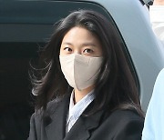 [포토] 설현, '가려도 그려지는 청순 비주얼'