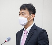 이복현 "리스크 관리 소홀한 금융회사에 책임 묻겠다"