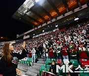 응원 재개된 가을야구 [MK포토]