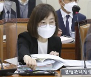 野, 단독으로 백경란 질병청장 檢 고발…"주식 자료 미제출"