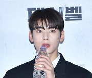 차은우, 물 마시는 모습도 광고네~[포토엔HD]