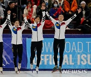 여자 3000m 계주 '금', 기뻐하는 대표팀 선수들