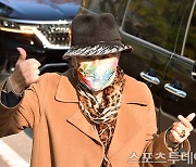 [ST포토] 패티김 '엄지 척과 하트를 한 번에~'