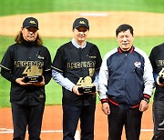 [ST포토] KBO 레전드들과 허구연 총재