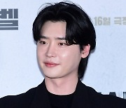 [T포토] 이종석 '뽀얀 피부 미남'