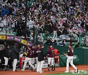 6이닝 무실점 안우진 '키움 팬들 기립박수 받으며'[포토]