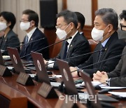 [포토] 국무회의 참석하는 국무위원들