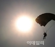 [포토]특수전사령관배 고공강하