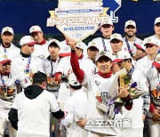 [포토] 김강민, 한국시리즈 MVP 차지