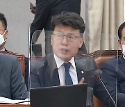 文 풍산개 논란에 고성..."얼버무리지 말고" vs "하, 참"