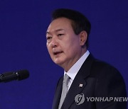 尹대통령, 불교계·기독교계 원로 만나 조언 구해