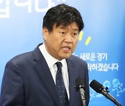 구속기소된 김용 “공소장은 소설…검찰 절필시키겠다”